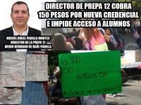 Director de la Prepa 12 impide el paso a alumnos al plantel, ¡Les pide 150 pesos para nueva credencial!