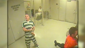 Vídeo: un grupo de presos escapa de su celda para evitar la muerte de un vigilante