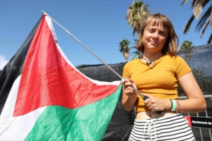 Soldados israelíes golpearon a Greta Thunberg