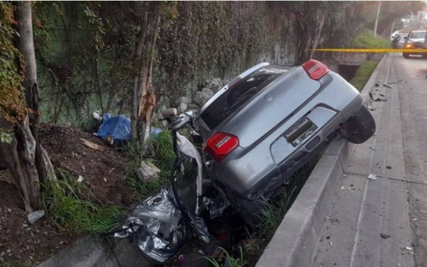 Automovilista chocó contra un tráiler y murió al salir proyectado