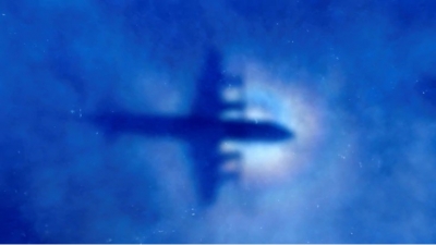 Un avión de los equipos de búsqueda del vuelo MH370 de Malaysia Airlines, desaparecido misteriosamente de los radares en marzo de 2014