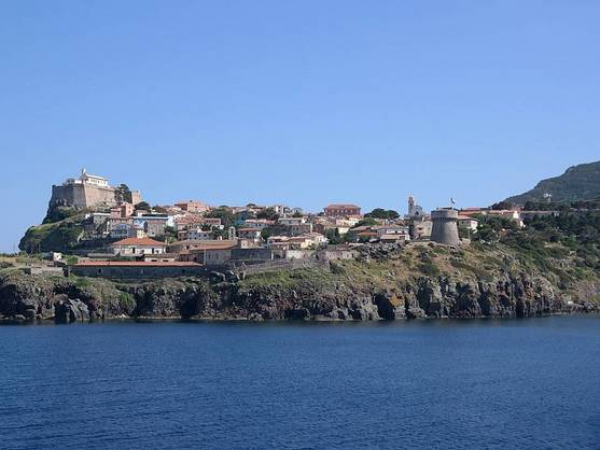 Misterio en Italia: por qué los 400 habitantes de una isla son sospechosos del &#039;gran robo&#039;