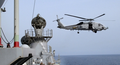 Buque de guerra iraní apuntó sus armas contra un helicóptero de EEUU