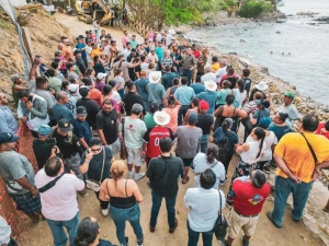 El mar no tiene dueño: derriban muro para acceder a playa de Sayulita, Nayarit