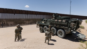 Soldados estadounidenses custodian la frontera con México, Nuevo México, 8 de febrero de 2025.