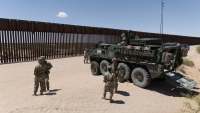Soldados estadounidenses custodian la frontera con México, Nuevo México, 8 de febrero de 2025.