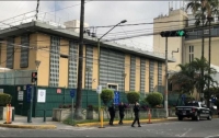 Personal militar, de la Fiscalía y de la Policía de Guadalajara resguardan la zona.