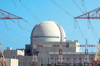 Un dron iraní atacó la central nuclear de Barakah en los Emiratos Árabes Unidos, provocando un incendio cerca de un generador eléctrico.