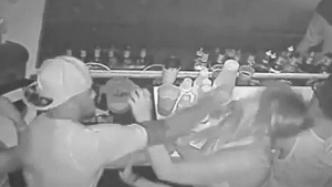 El quarterback DeAndre Johnson expulsado tras pegar un puñetazo a una mujer en un bar