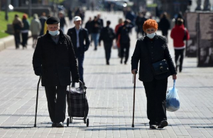 En Kiev, Ucrania, donde se anunció que se relajarán las estrictas medidas contra la pandemia, a medida que se disminuye el número de casos.