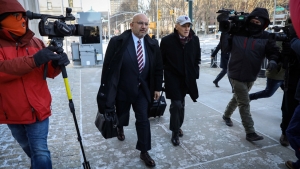 Los abogados del capo, Eduardo Balarezo y William Purpura llegan al Juzgado Federal de Brooklyn, EE.UU., 31 de enero de 2019.