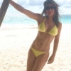 Elizabeth Hurley presume cuerpo de envidia a los 50 años