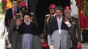 El presidente iraní Ebrahim Raisi y su homólogo venezolano Nicolás Maduro, en Caracas, 12 junio de 2023.