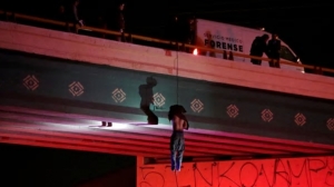Apareció un cuerpo colgado en un puente de Ciudad Juárez