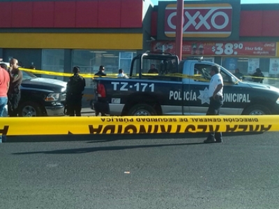 Peritos forenses acudieron al lugar para levantar el cadáver