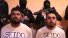 Los policías secuestrados aparecen custodiados por presuntos miembros del cártel narcotraficante