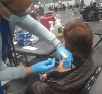 Paciente vacunado en Javits Center, NYC.