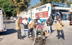 Trabajadores del SIAPA y de Protección Civil llevaron a cabo labores de revisión en diversos puntos para descartar riesgos para la ciudadanía. E