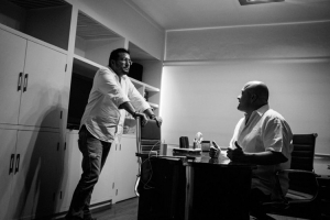 (CERCANOS. El 21 de febrero, Enrique Alfaro felicitó por medio de Twitter a Rafael Valenzuela, creador de Euzen, y lo definió como uno de sus “grandes amigos”.