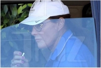 Bruce Jenner fue captado con las uñas pintadas de color rojo
