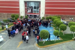 Evacuan centro comercial Gran Plaza por incendio