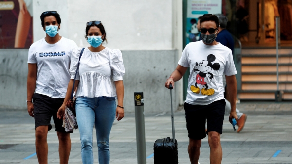 Transeúntes con mascarilla en Madrid (España) el 28 de julio de 2020.