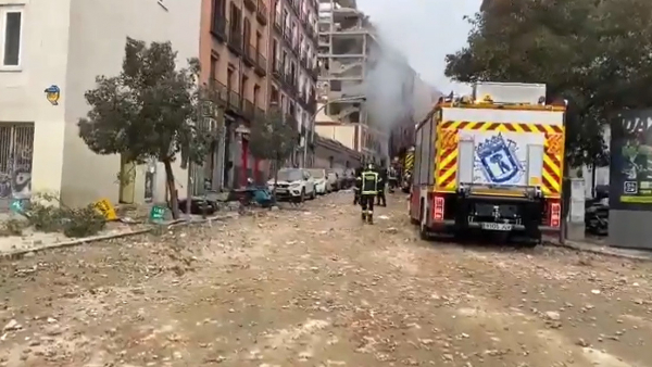 España: Una gran explosión destruye varias plantas de un edificio junto a la parroquia Virgen de la Paloma