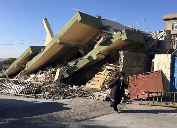 Suben a 407 los muertos y 7,000 heridos por terremoto en el oeste de Irán