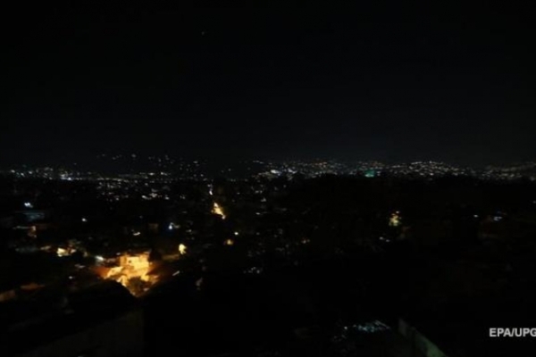 Venezuela paralizada por la interferencia masiva de GPS: apagones en todo el país.