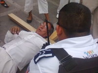 Don Juan quiso cumplir su palabra… pero los policías no dejaron que lo crucificaran; en la tarde en la plaza principal de Vallarta, el parroquiano dijo que volverá, pero ya crucificado