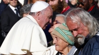 El papa Francisco invitó a 150 mendigos a recorrer junto a él la Capilla Sixtina