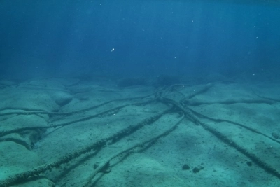 Irán planea cobrar a las mayores empresas de tecnología de la información del mundo por los cables submarinos de internet en el estrecho de Ormuz.