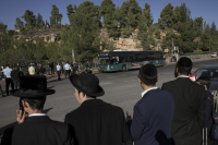 Dos explosiones sacuden Jerusalén, matan a un adolescente e hieren a 18