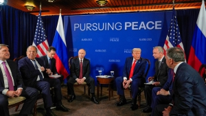 Comienza la histórica reunión de Putin y Trump en Alaska