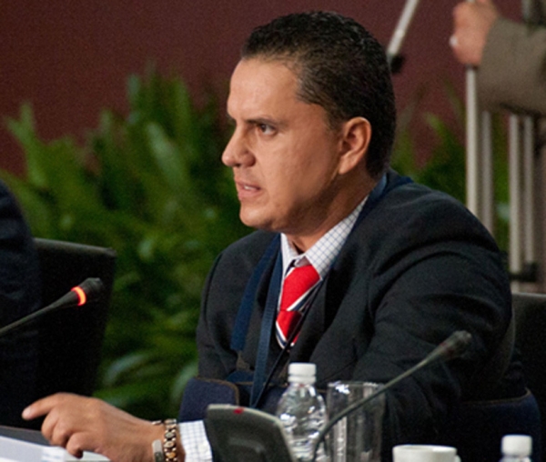 Roberto Sandoval. 