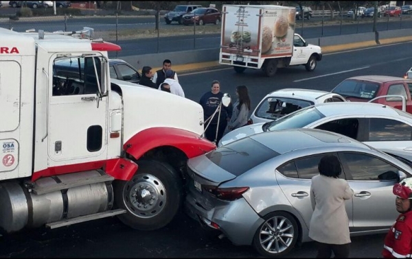 El accidente se registró alrededor de las 18:00 horas frente a Plaza San Isidro