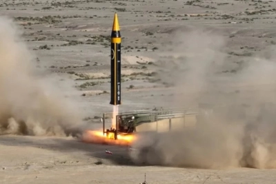 Irán lanza oleada 84 y golpea base en Arabia Saudita