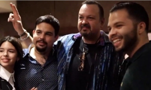 Emiliano Aguilar revela que su papá Pepe Aguilar se hospedaba con su familia en lujosos hoteles, pero a él en un motel junto con empleados