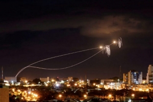 Dos misiles caen sobre Tel Aviv. Helicópteros israelíes atacan Gaza