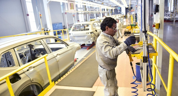 Volkswagen posterga reapertura total de labores en México