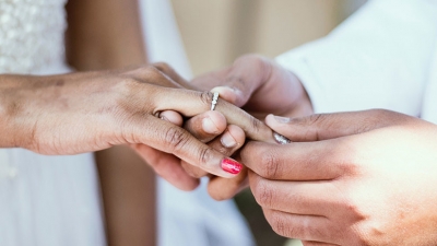 Un recién casado pide el divorcio tras ver la cara de su esposa