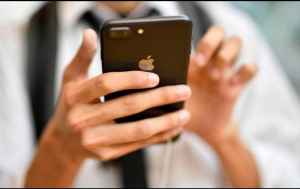 Apple advierte sobre los peligros de mantener el iPhone 12 y los accesorios MagSafe demasiado cerca de marcapasos.