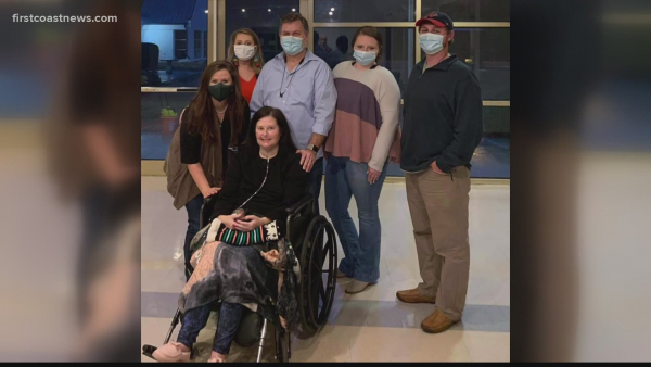 La mujer se encuentra recuperándose ya en su casa.