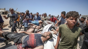 Palestinos heridos son trasladados a hospitales tras ataque de las fuerzas israelíes contra civiles que esperaban ayuda humanitaria al norte de la Franja de Gaza, el 20 de julio de 2025.