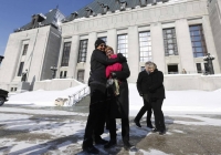 La madre de la canadiense Lee Carter tuvo que viajar a Suiza en 2010 para poder quitarse la vida legalmente