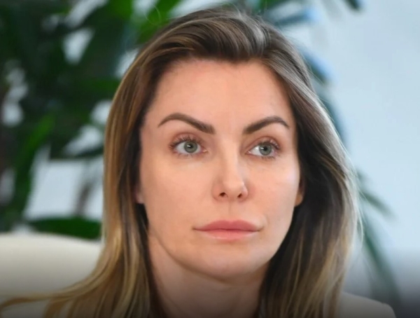 Crystal Hefner presenta denuncia contra los álbumes explícitos de Hugh Hefner