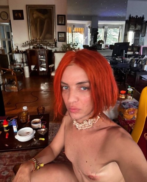 Hijo de Camilo Sesto, ahora Sheila Devil, sorprende con foto topless