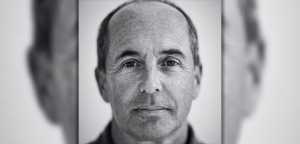 Don Winslow, escritor, periodista e historiador de Estados Unidos. 