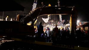Rescatan a niña de ocho años sepultada por 33 horas tras el sismo en México