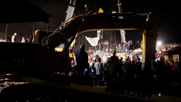 Rescatan a niña de ocho años sepultada por 33 horas tras el sismo en México